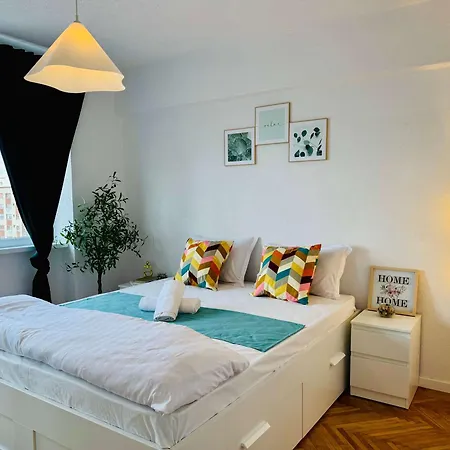 Joy Dragalina 33 Apartment *